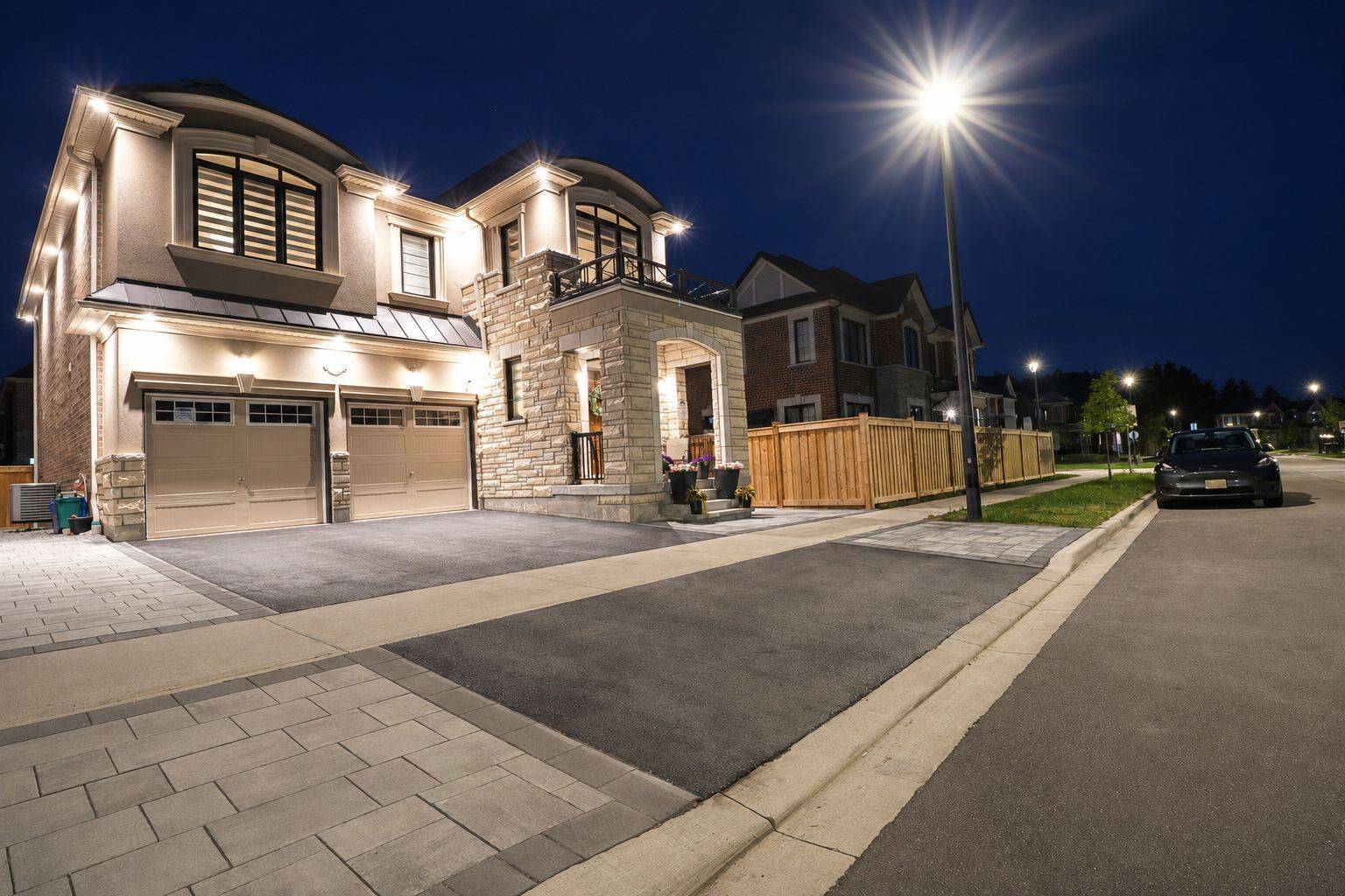2989 Heartwood LN, Pickering, ON L1X 0P1