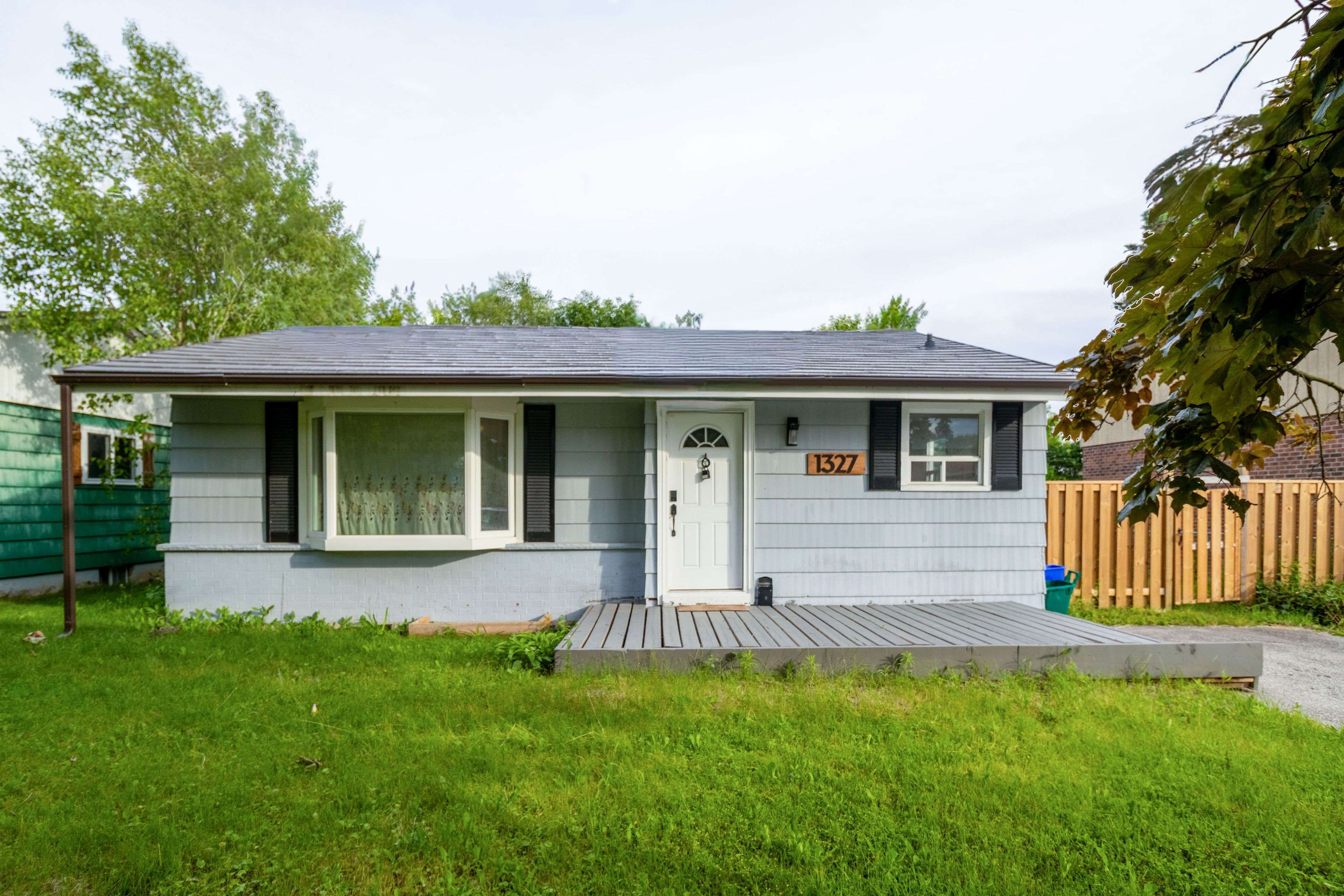 1327 Commerce ST, Pickering, ON L1W 1E1
