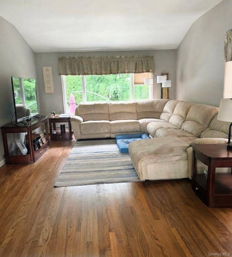 19 Dutch Hollow DR, Orangeburg, NY 10962