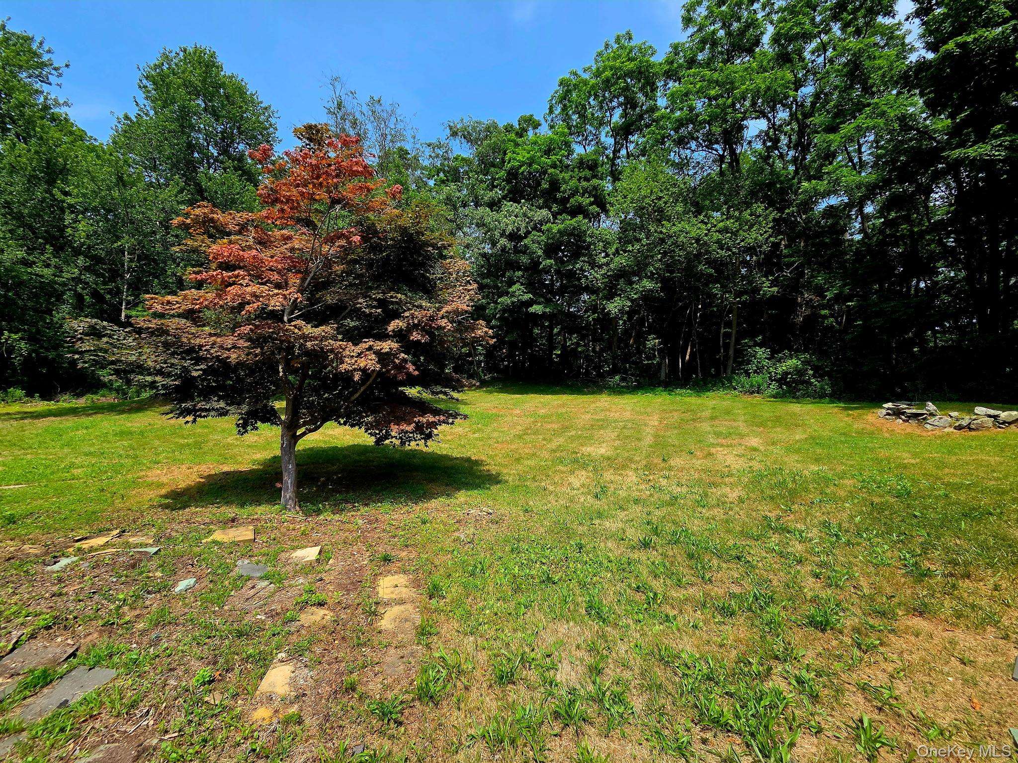16 Ernest LN, Mahopac, NY 10541