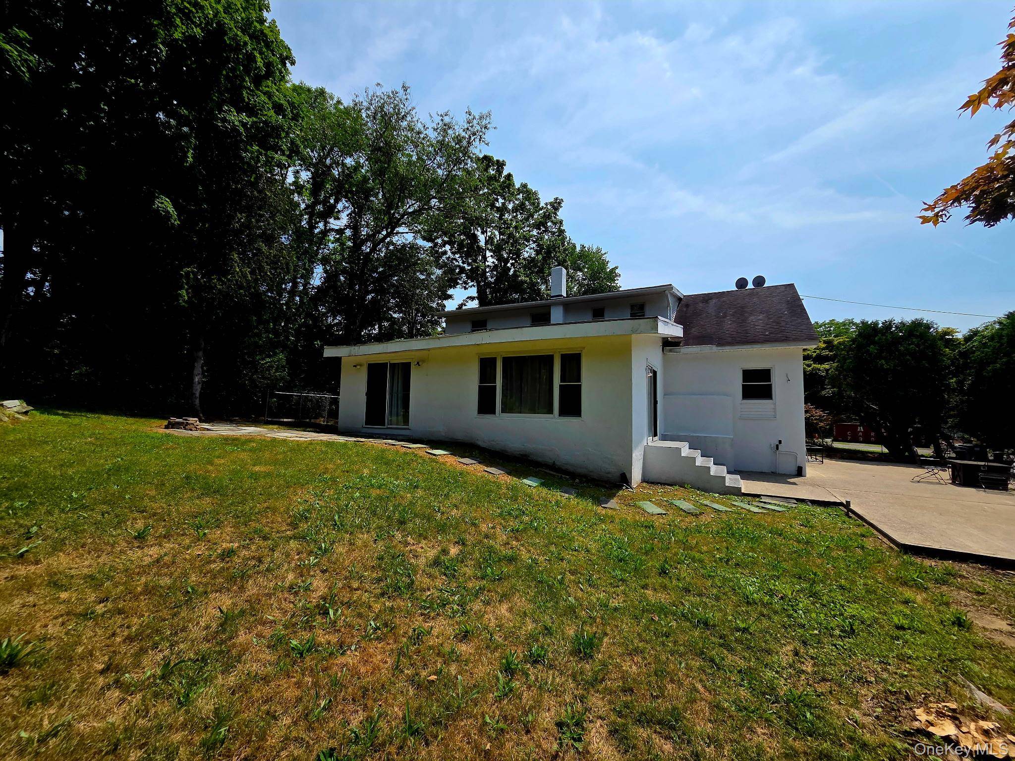 16 Ernest LN, Mahopac, NY 10541
