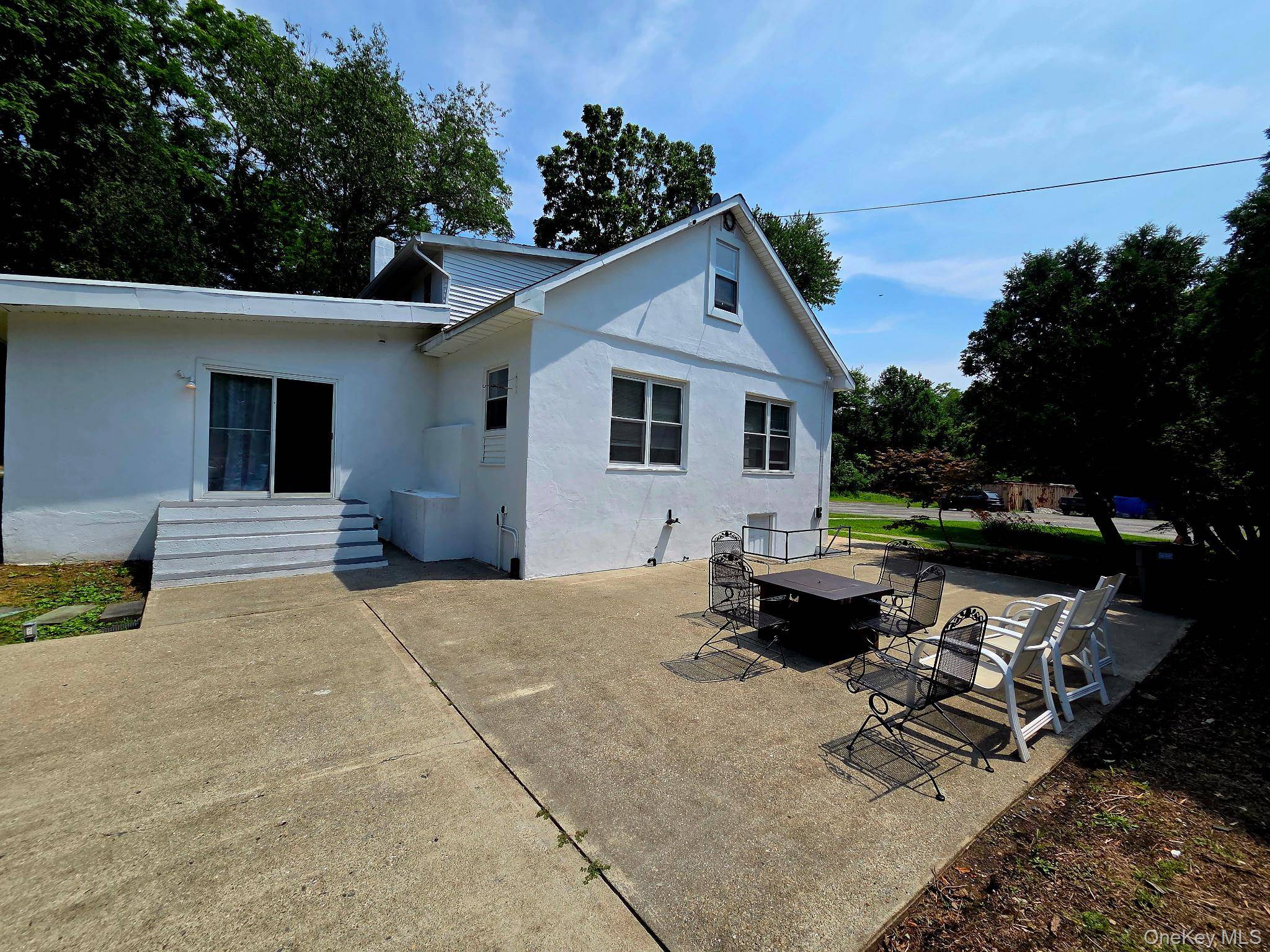 16 Ernest LN, Mahopac, NY 10541