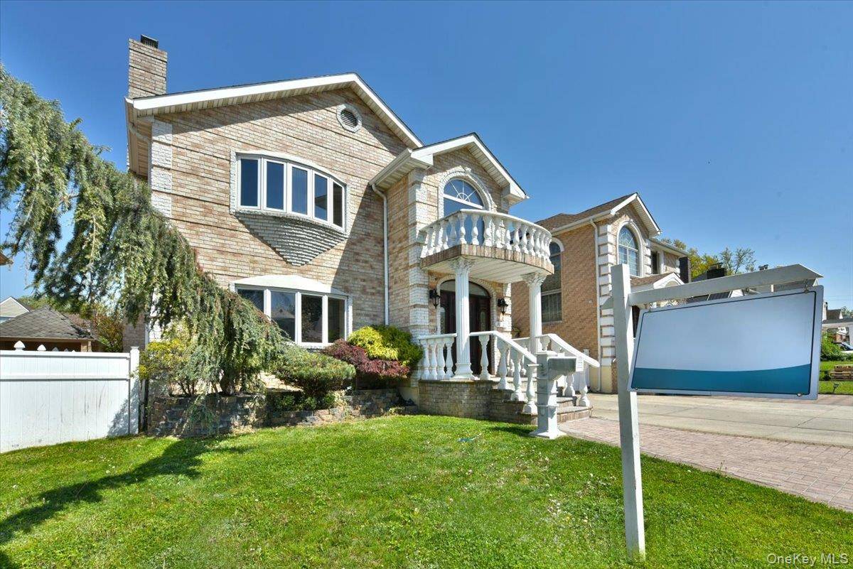 7627 175th ST, Fresh Meadows, NY 11366