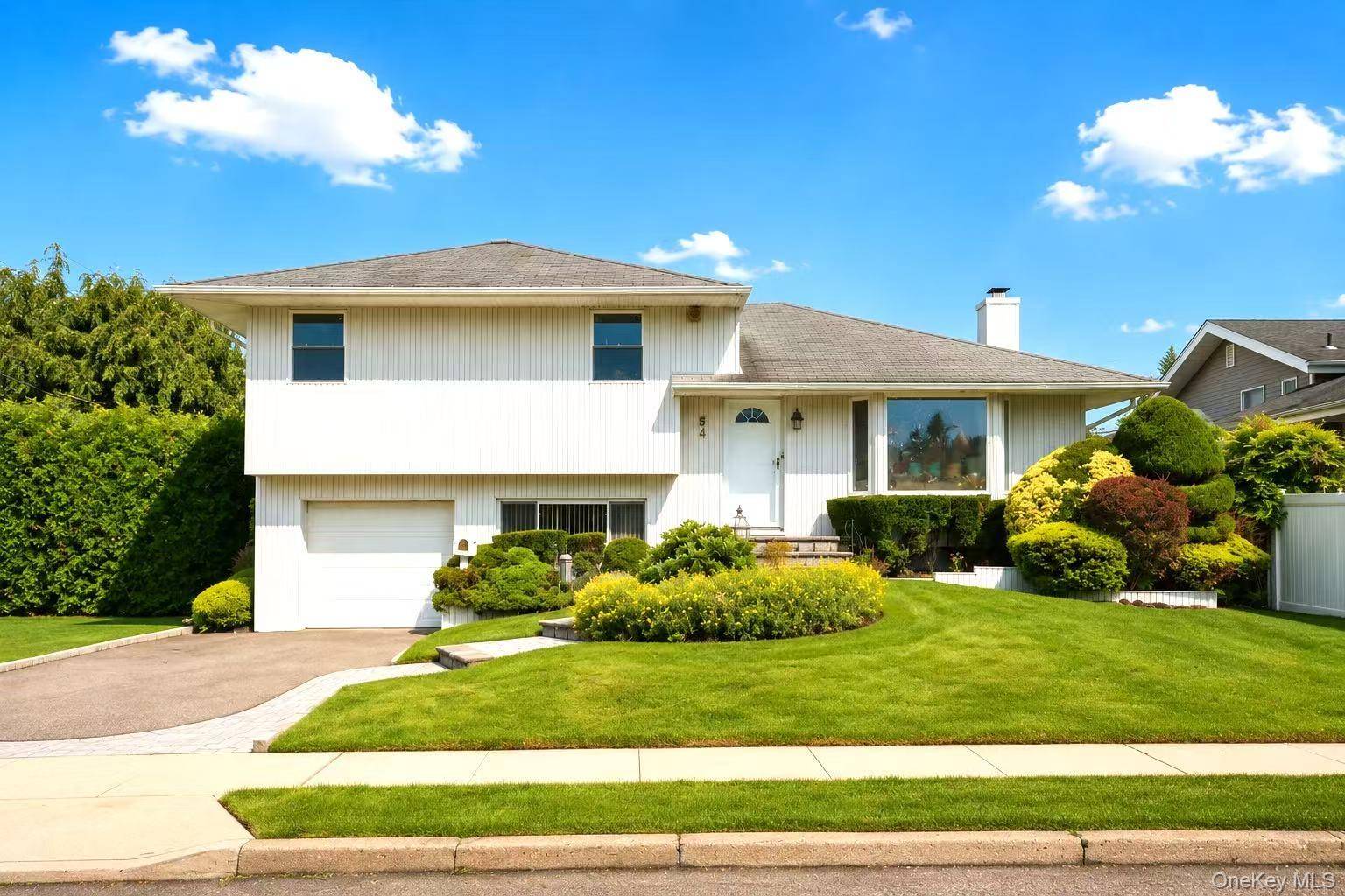 54 Magnolia LN, Jericho, NY 11753