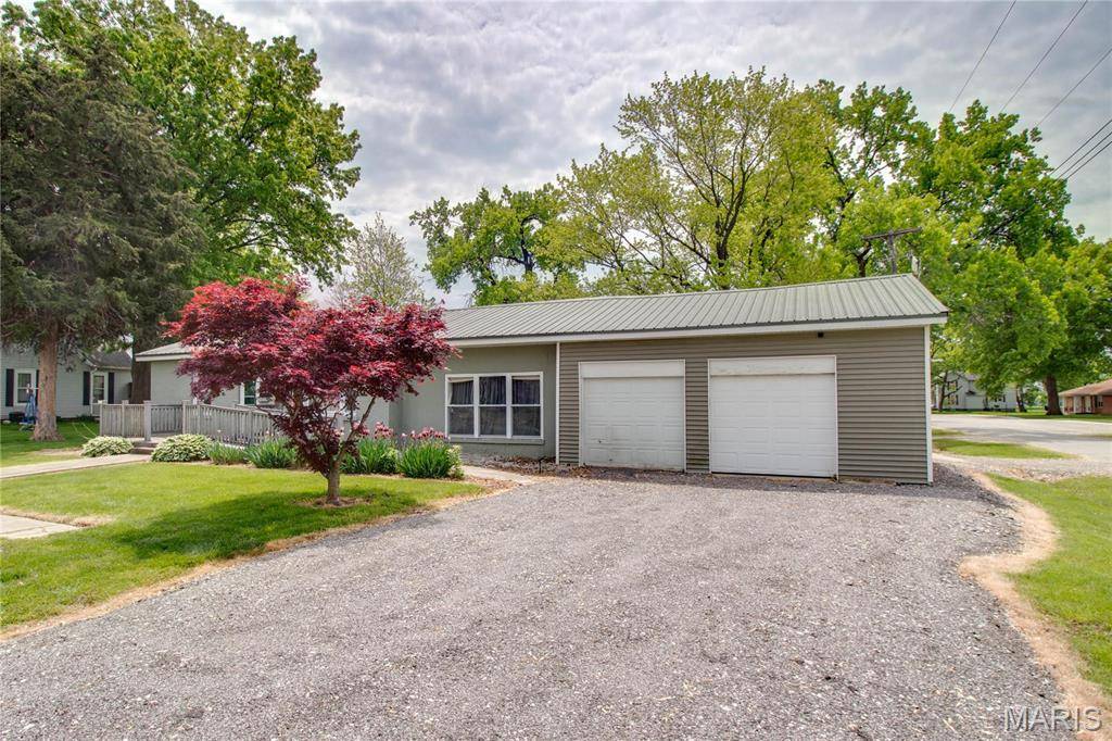 1010 Walnut ST, Greenfield, IL 62044