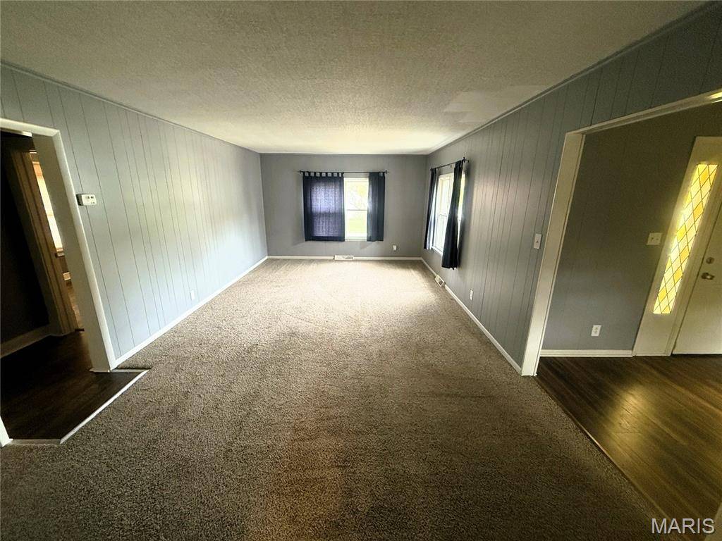 706 Ellis ST, Elsberry, MO 63343