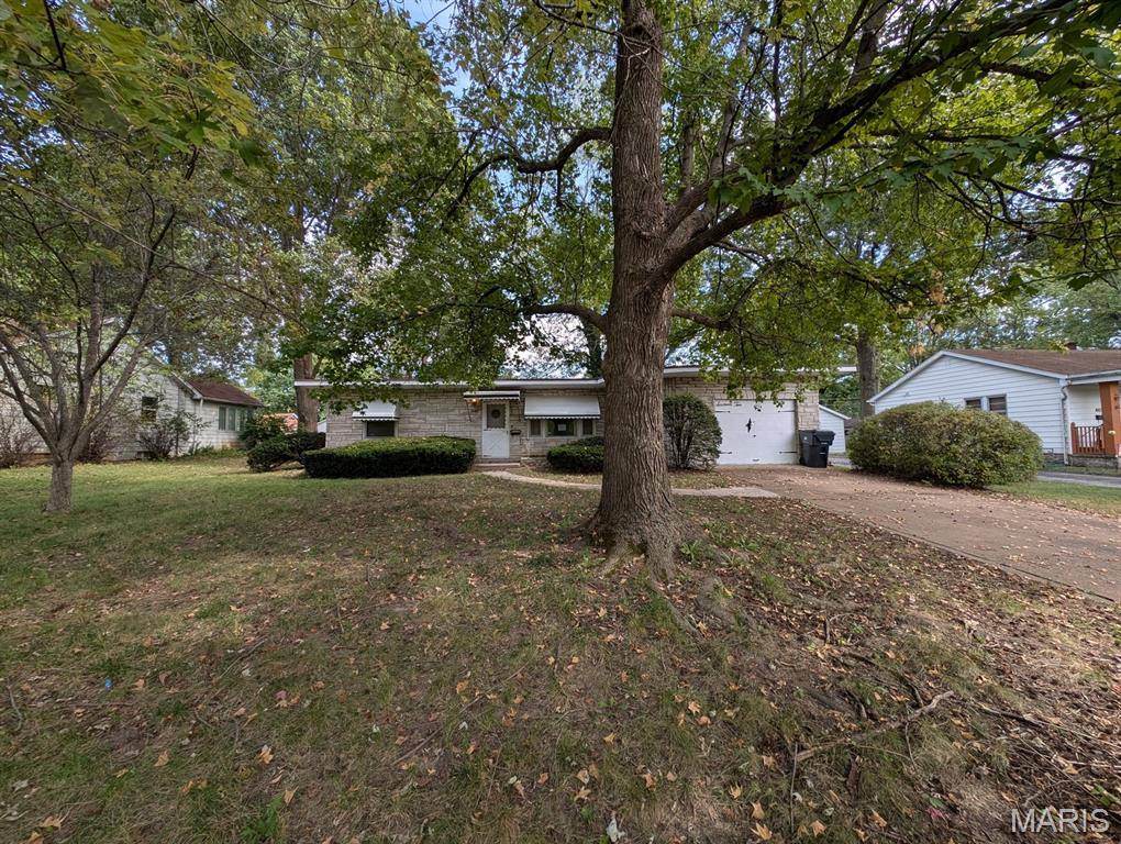 1610 Berkley LN, Belleville, IL 62226