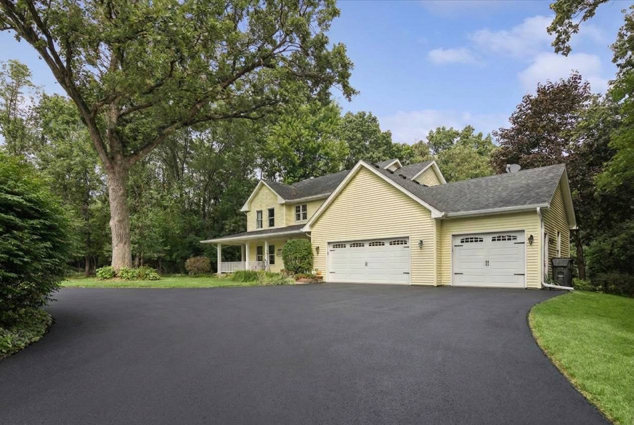 11115 E Riviera DR, Spring Grove, IL 60081