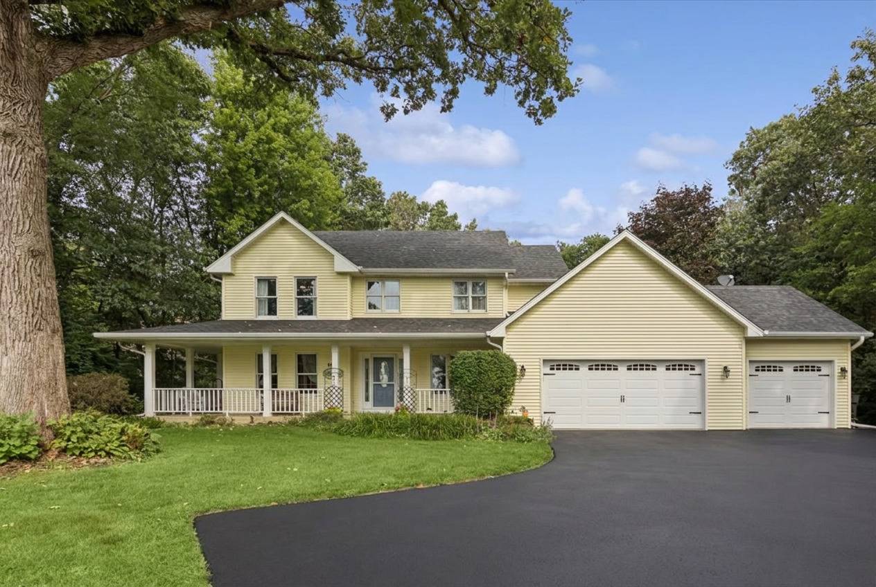 11115 E Riviera DR, Spring Grove, IL 60081