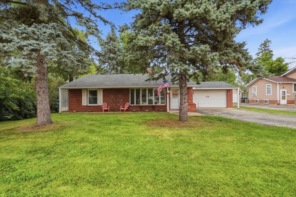 176 Lakeshore DR, Crystal Lake, IL 60014