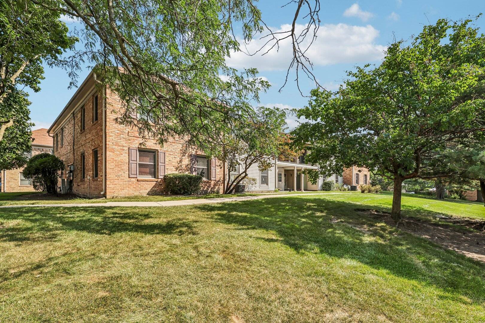 1760 BRISTOL WALK WALK #B, Hoffman Estates, IL 60169