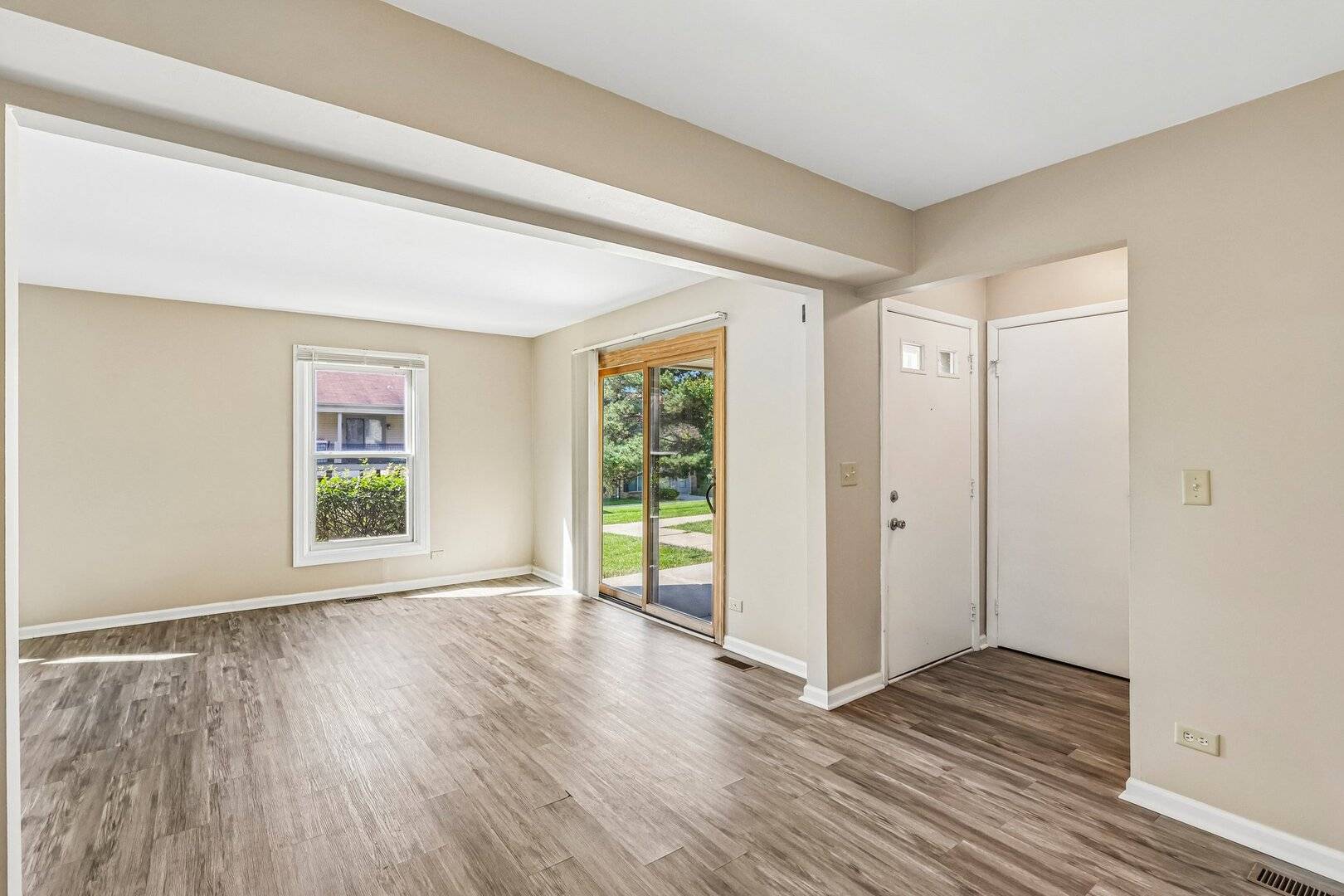 1760 BRISTOL WALK WALK #B, Hoffman Estates, IL 60169