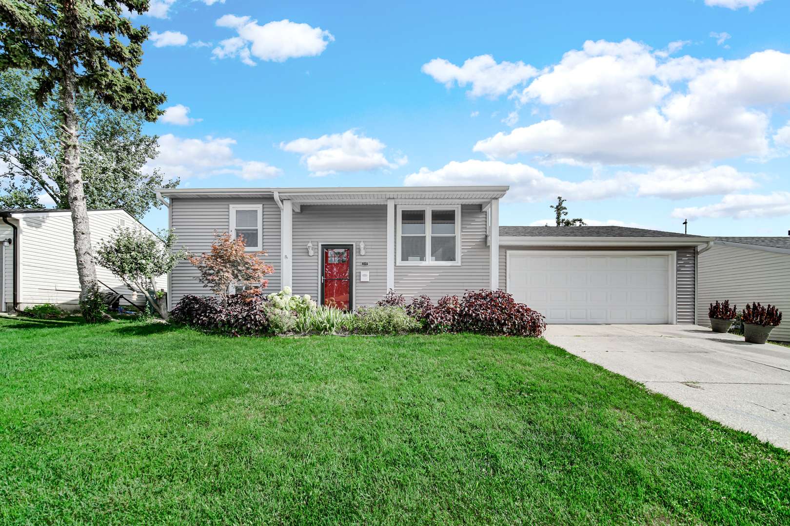 310 Mckool AVE, Romeoville, IL 60446