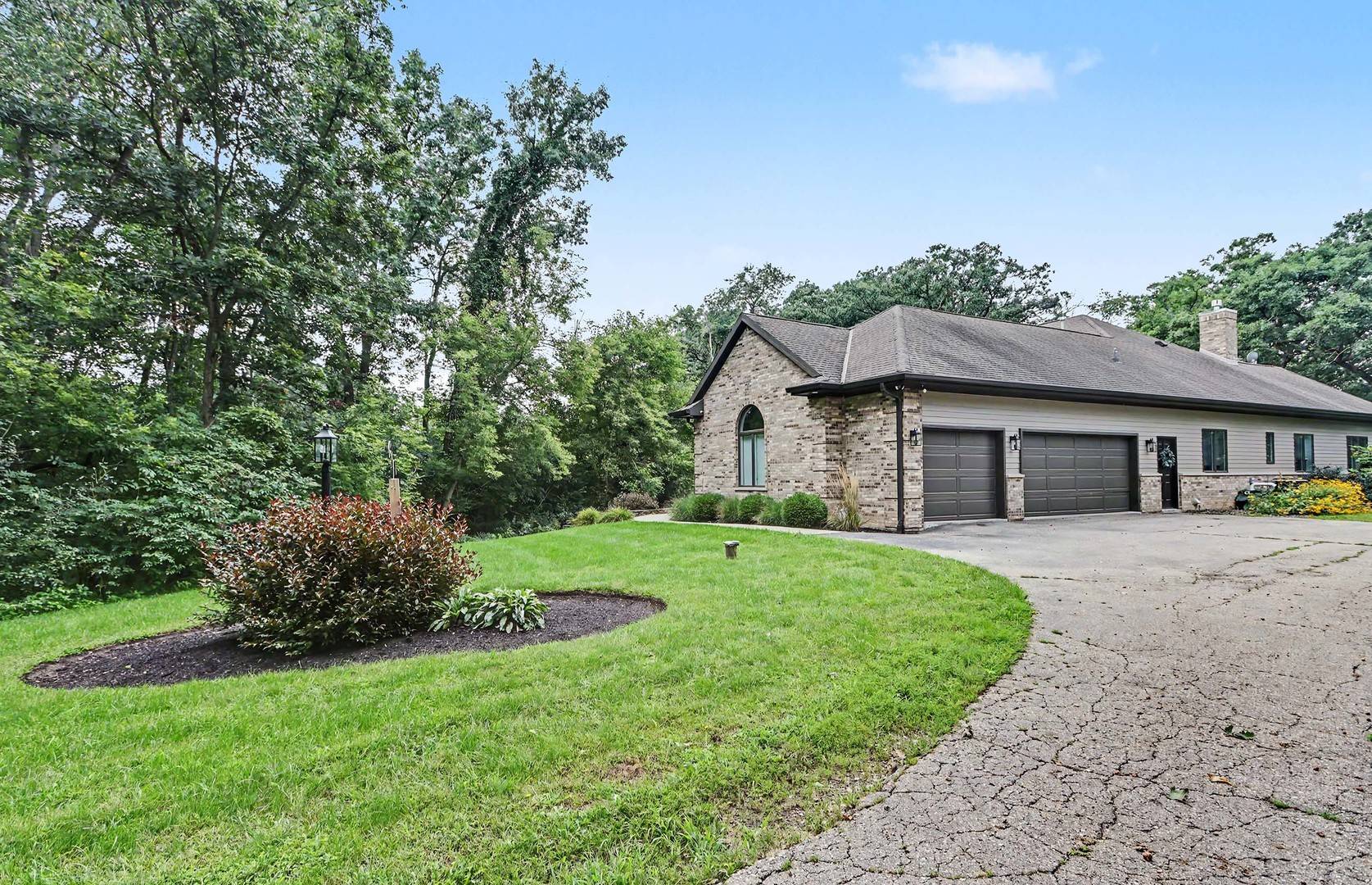 2900 Bridle CT, Lake Geneva, WI 53147