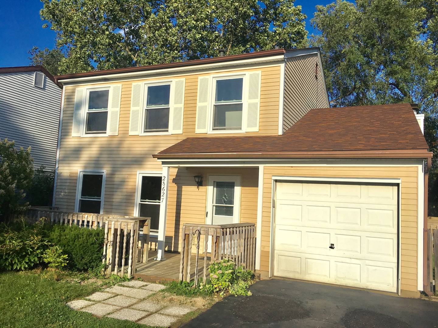 2S627 Hampton DR, Warrenville, IL 60555