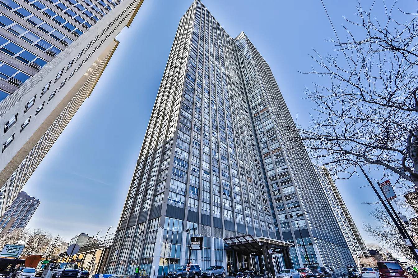 655 W IRVING PARK RD #3804, Chicago, IL 60613