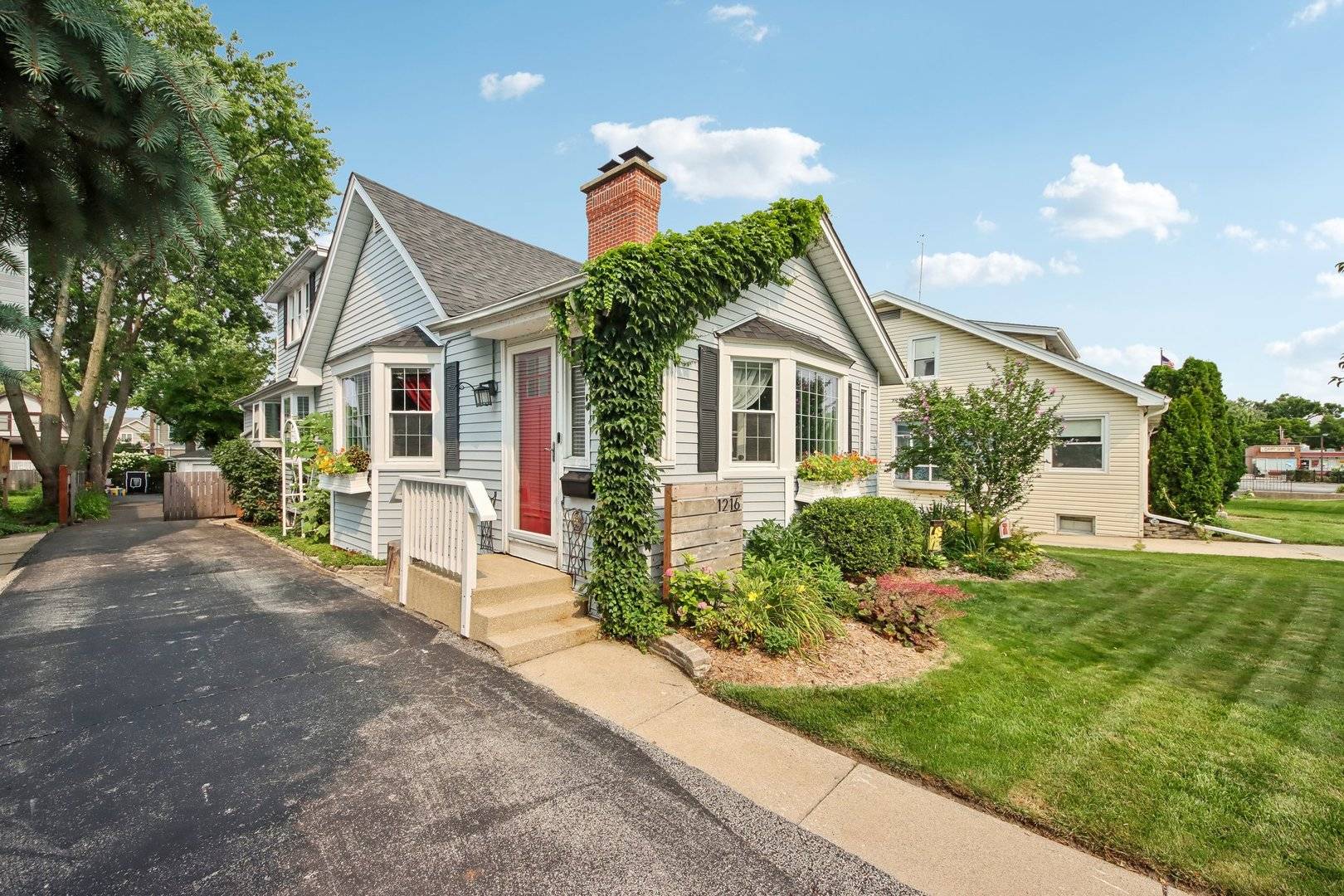1216 Canfield RD, Park Ridge, IL 60068