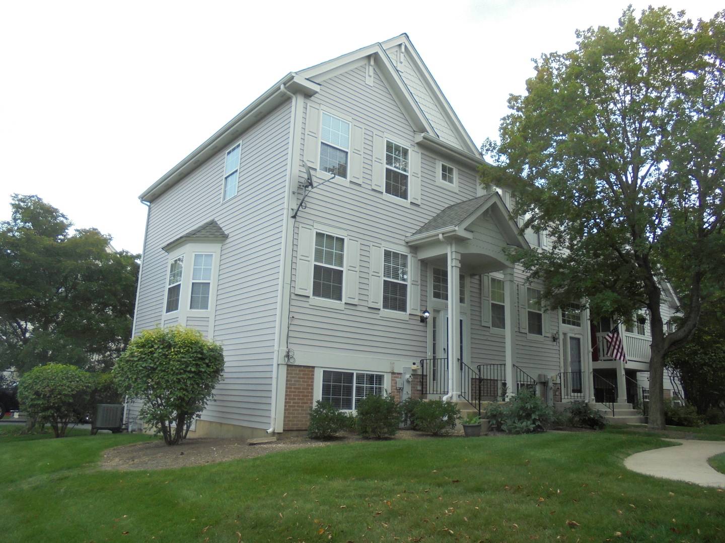1065 Manchester CIR, Grayslake, IL 60030