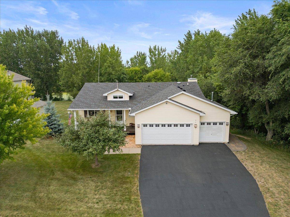 921 Aspen LN, Montrose, MN 55363