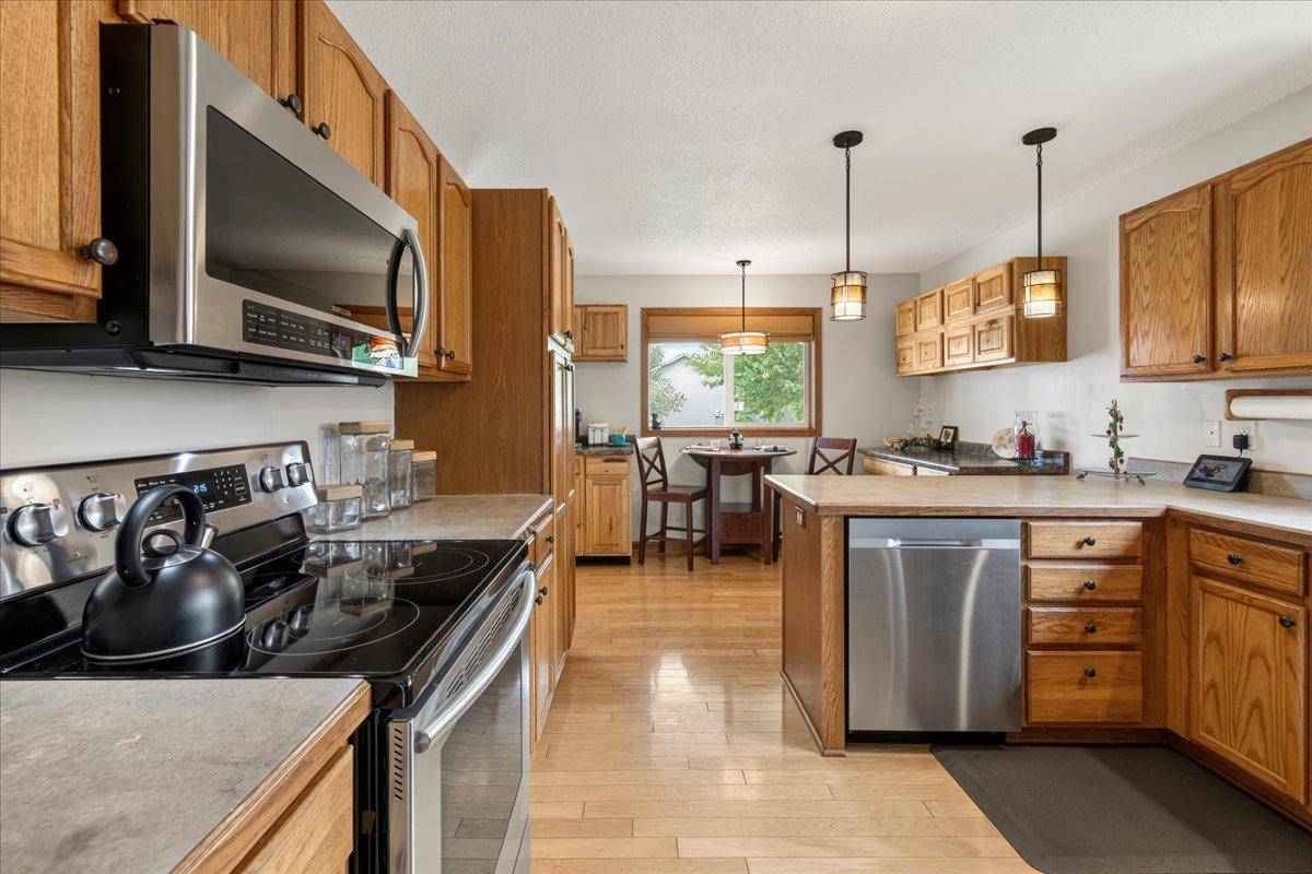 921 Aspen LN, Montrose, MN 55363