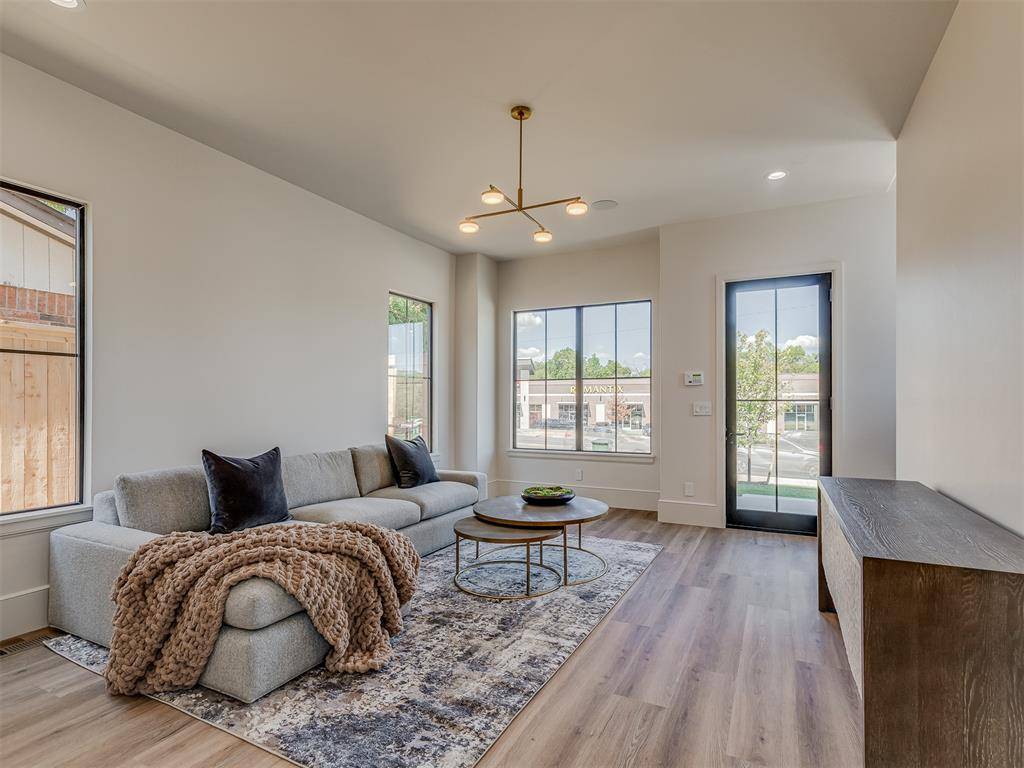 1738 Classen BLVD, Norman, OK 73071