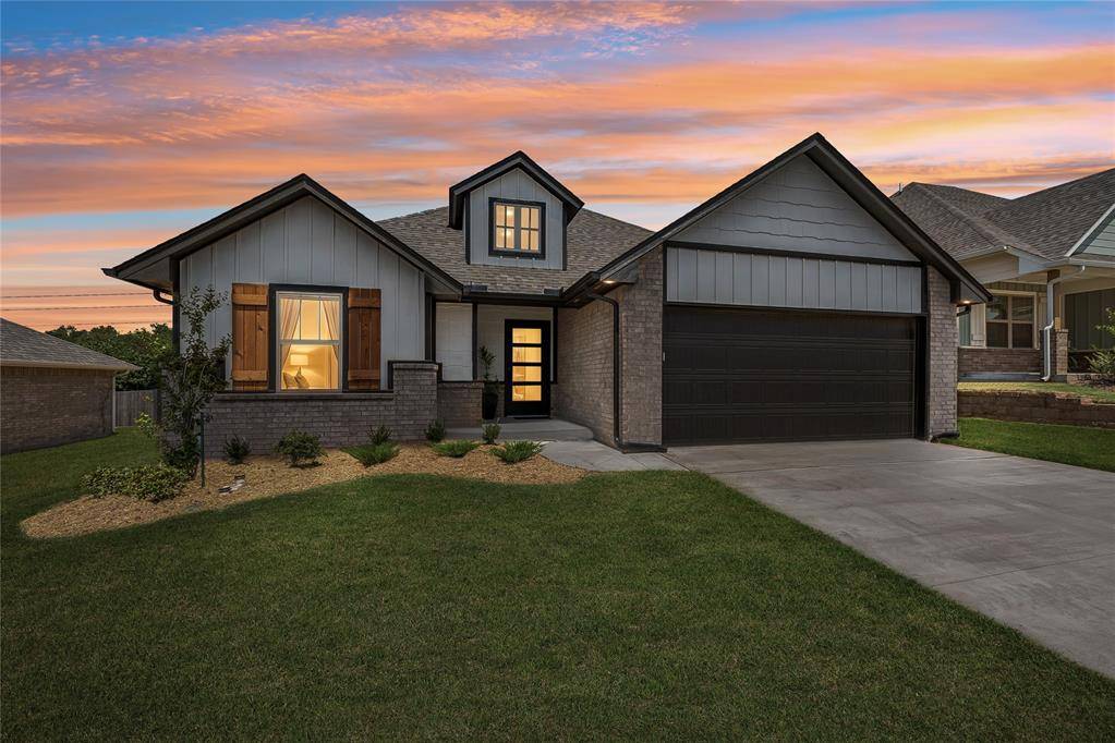 8125 Mountain Oak DR, Edmond, OK 73034