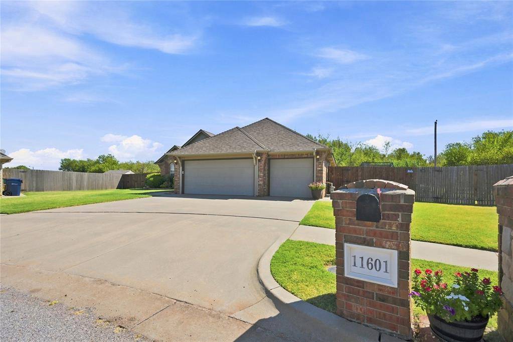 11601 SW 17th CT, Yukon, OK 73099