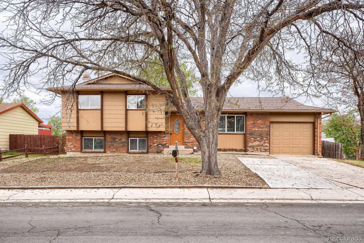2061 S Richfield ST, Aurora, CO 80013