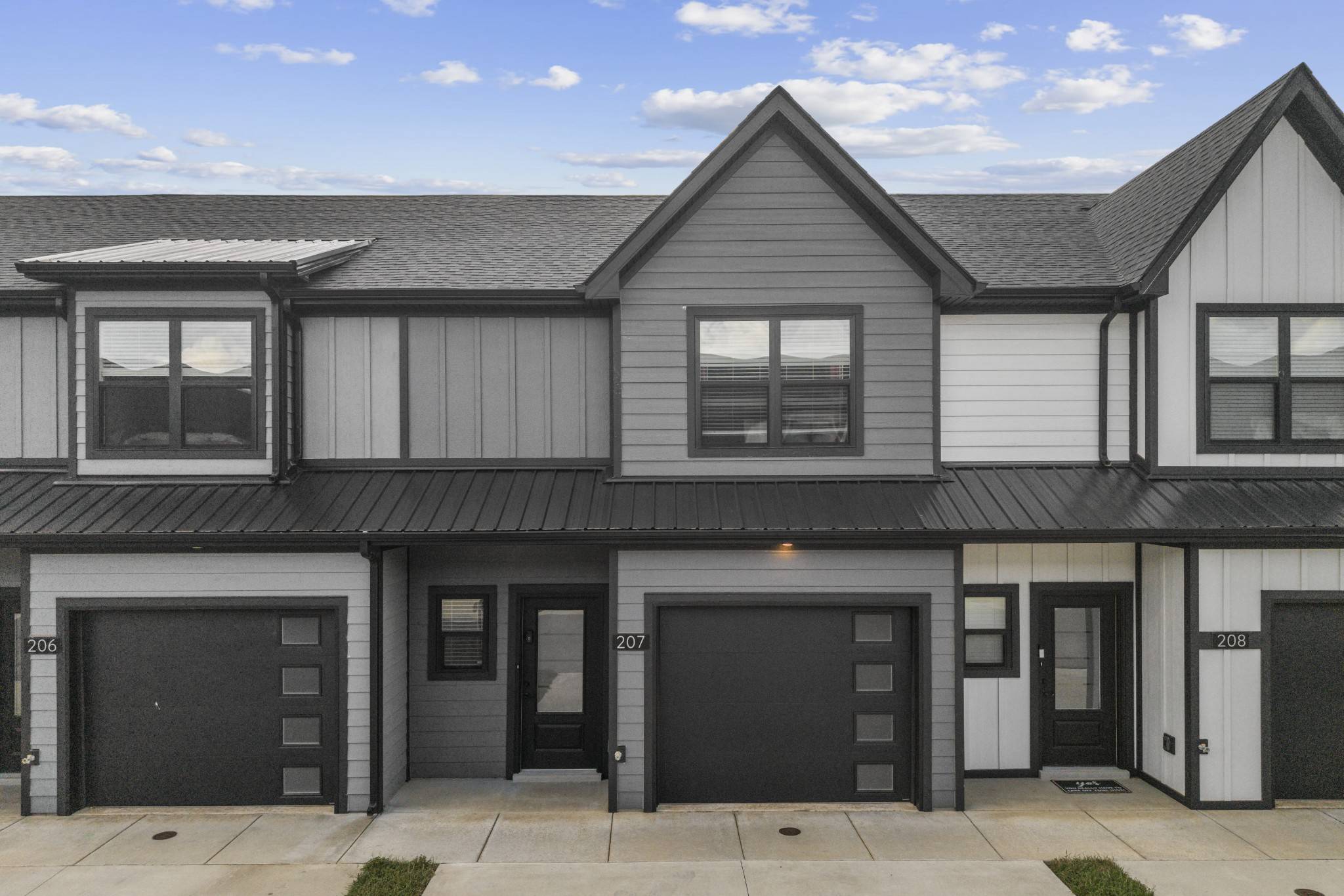 207 Jonathan Wade Cir, Clarksville, TN 37043