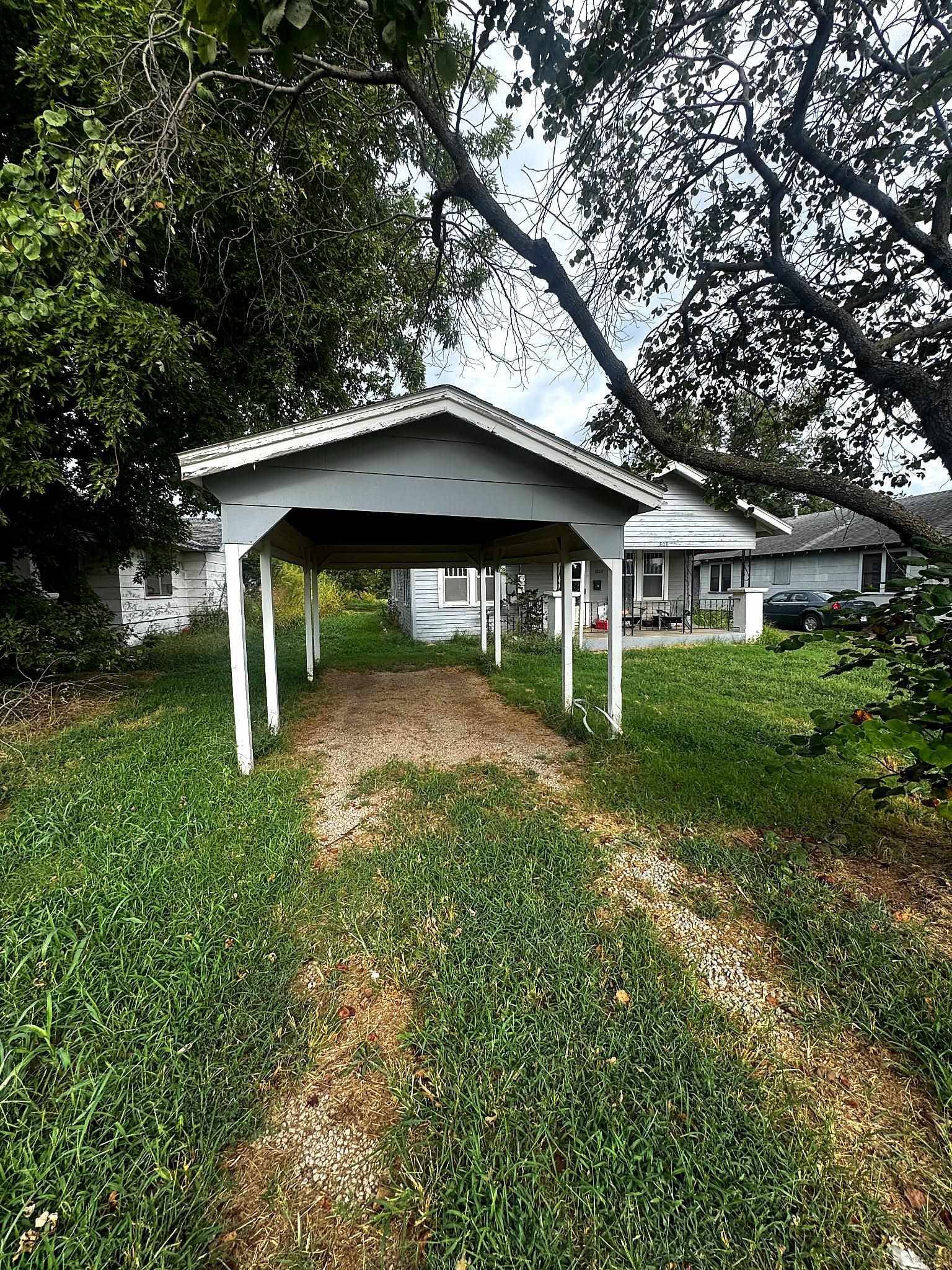 1808 S Fall Creek Rd, Caldwell, KS 67022