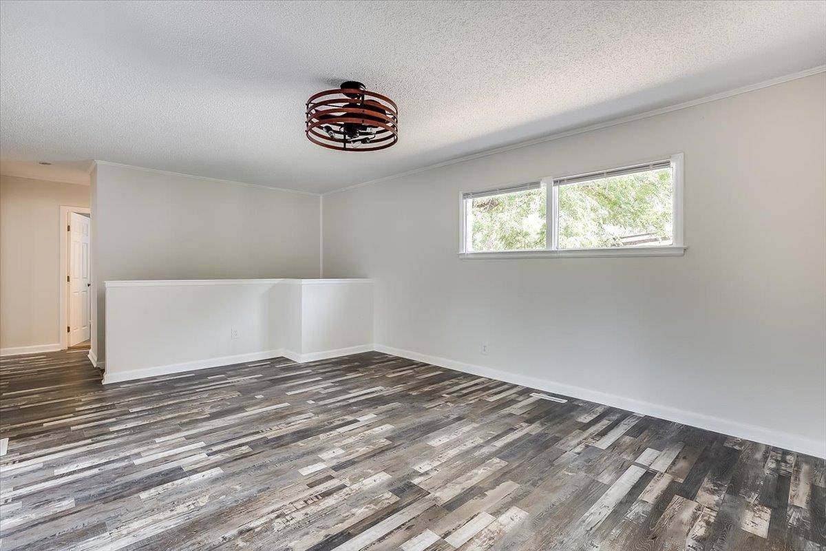 515 N Flora, Wichita, KS 67212