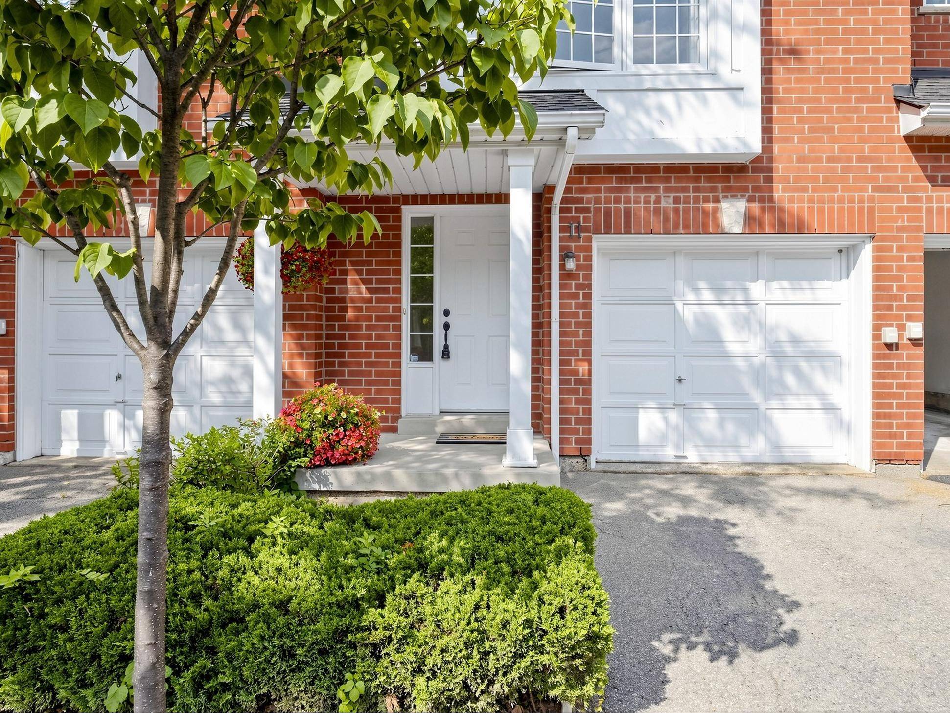 1575 South Parade CT #11, Mississauga, ON L5M 6E9