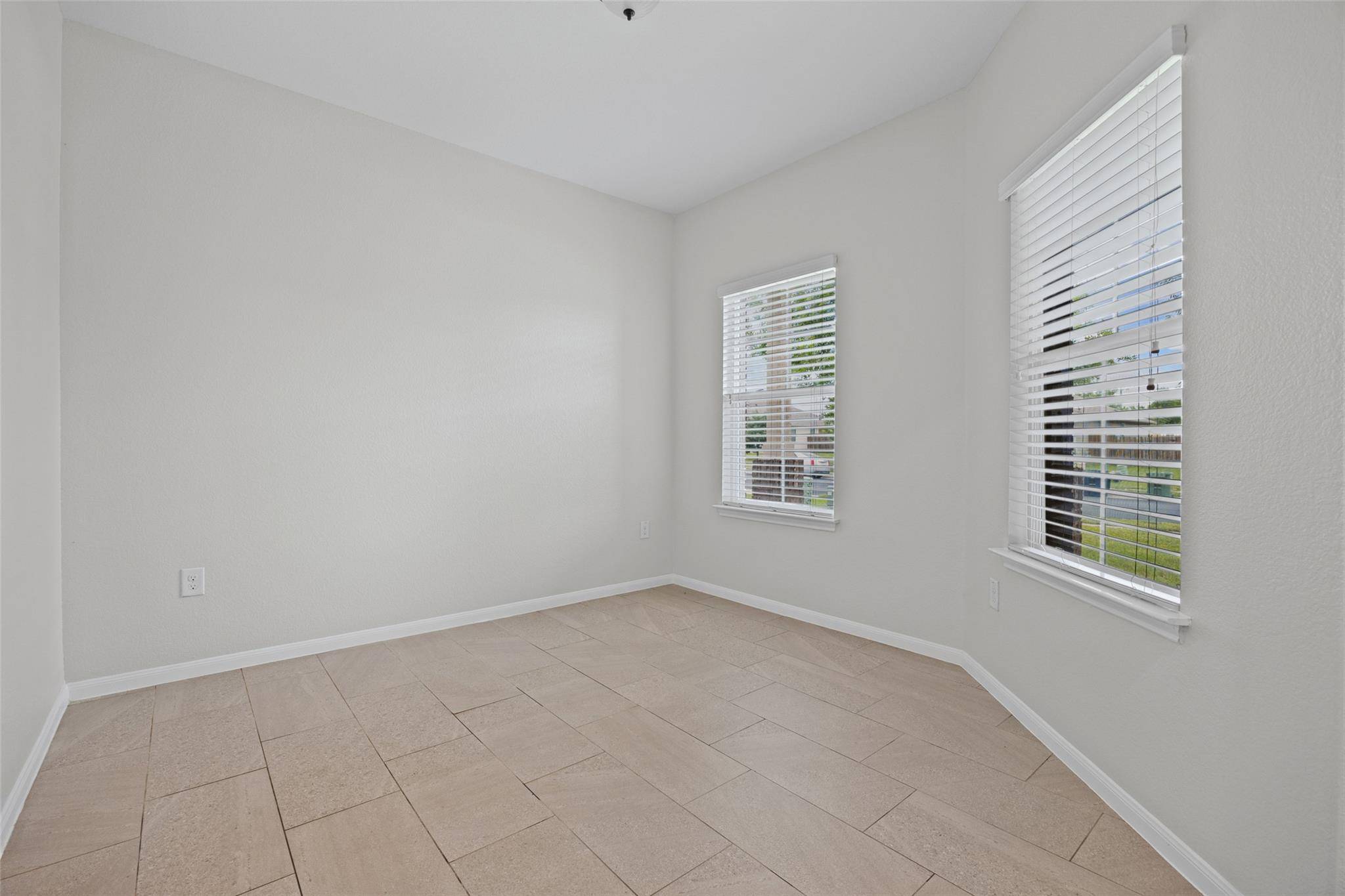 518 Luna Vista DR, Hutto, TX 78634