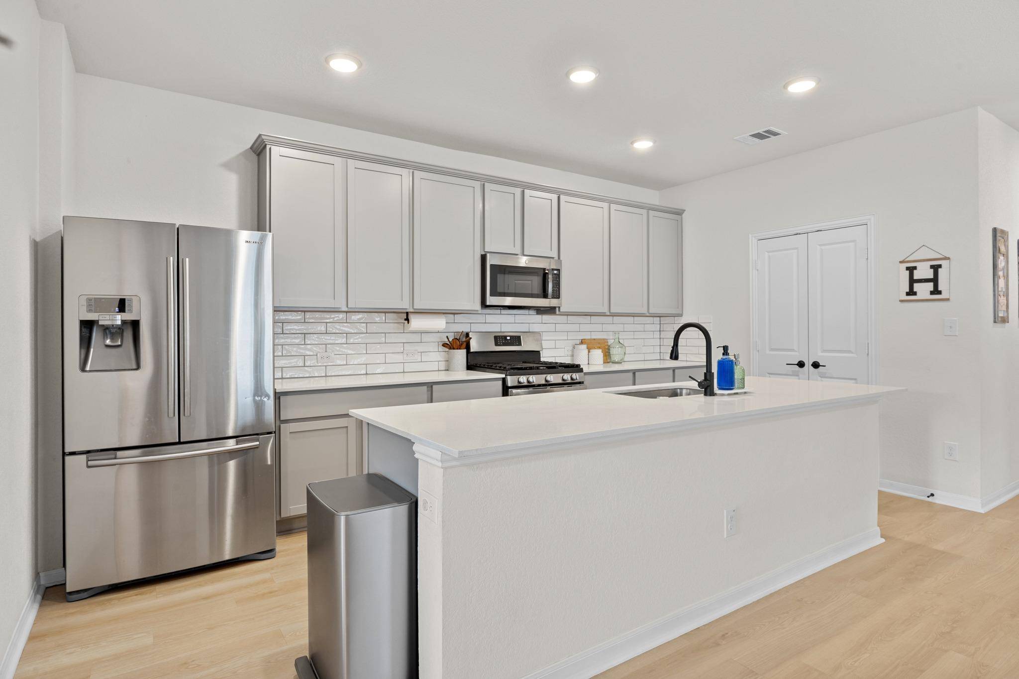 1233 WhippleTree TRL, Georgetown, TX 78626