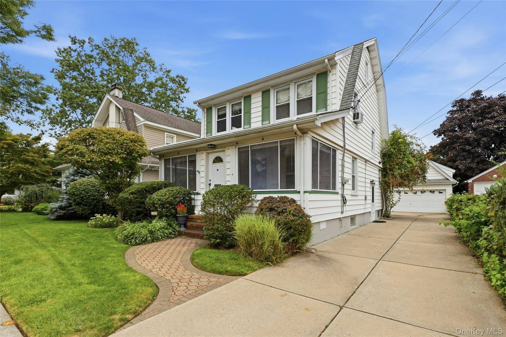 185 Crocus AVE, Floral Park, NY 11001