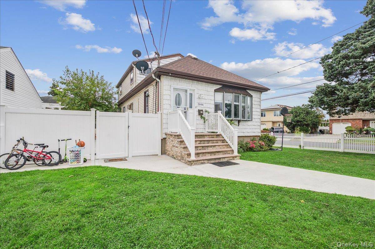 2696 W Alder RD, Bellmore, NY 11710