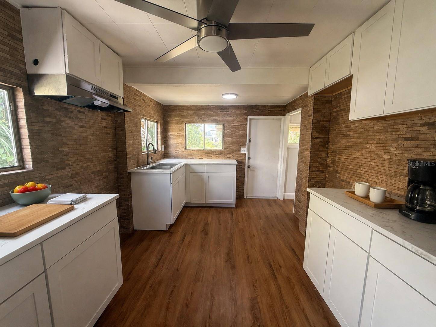 19 N MARY ST, Eustis, FL 32726