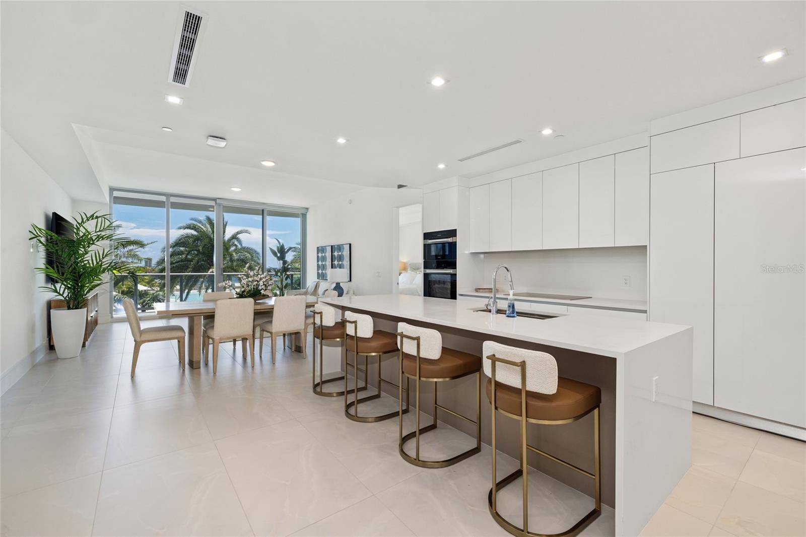 220 LAKE SHORE DR #704, Lake Park, FL 33403