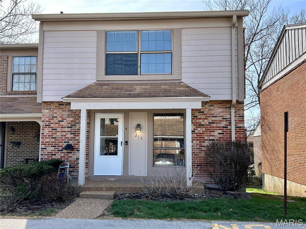 217 Carmel Woods DR, Ellisville, MO 63021