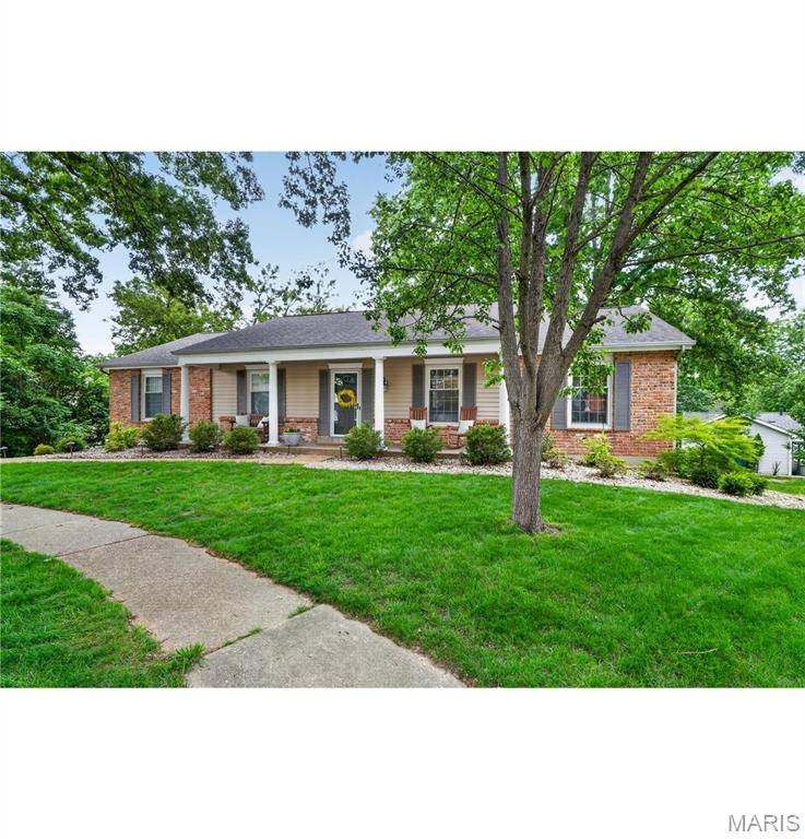 15580 Clover Ridge DR, Chesterfield, MO 63017