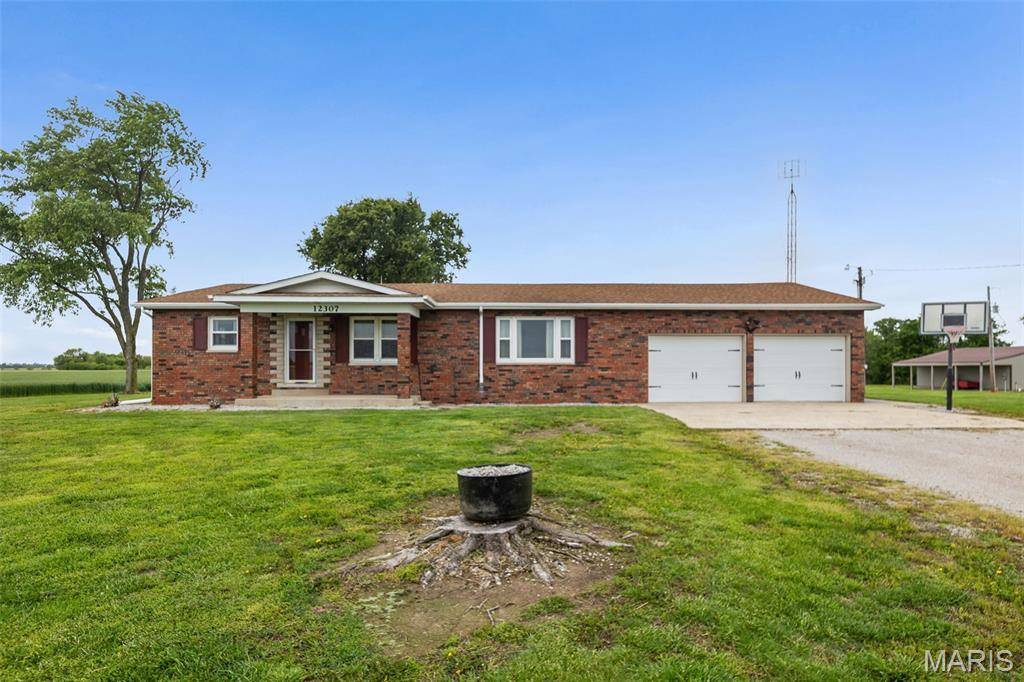 12307 County Highway 27, Nashville, IL 62263