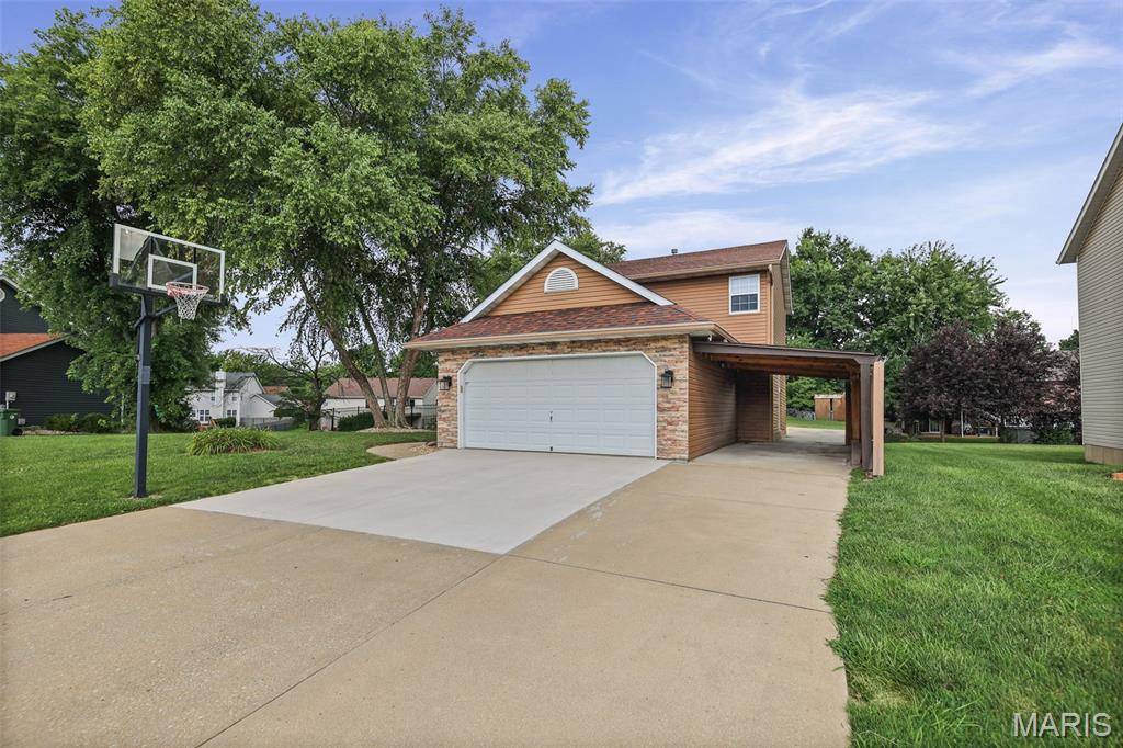 1009 Robert DR, Maryville, IL 62062