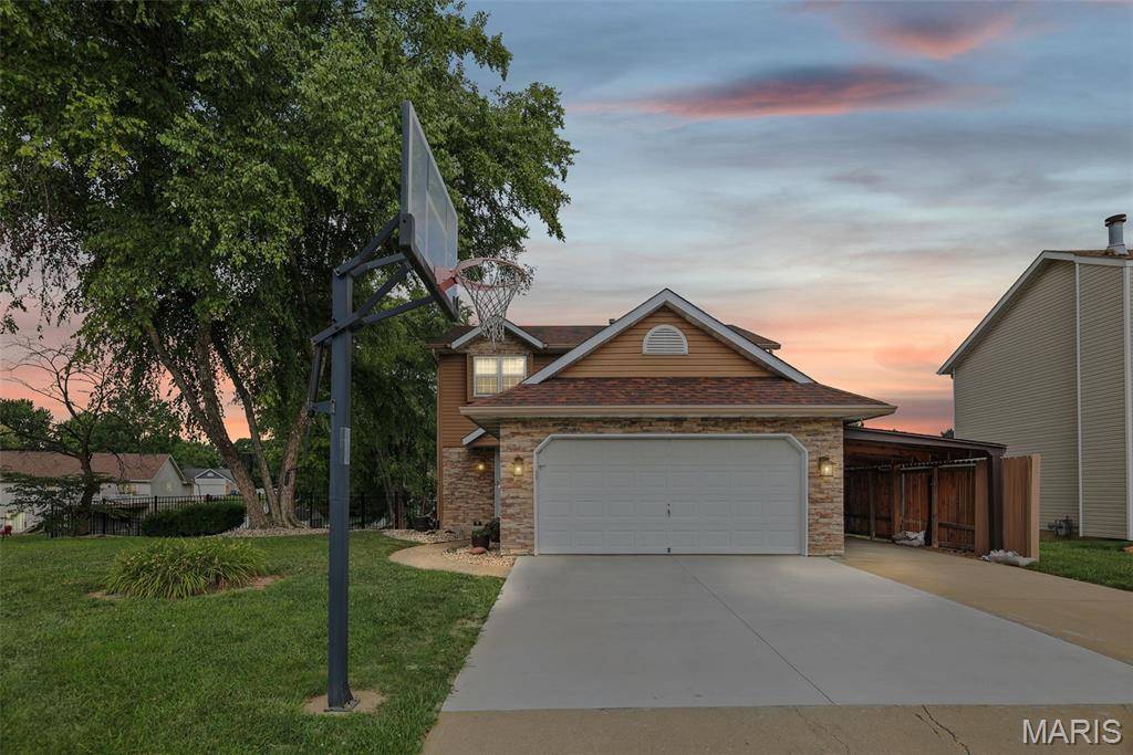 1009 Robert DR, Maryville, IL 62062