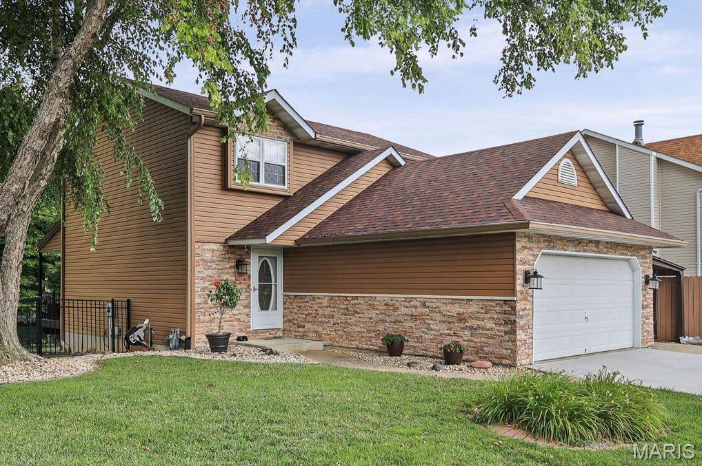 1009 Robert DR, Maryville, IL 62062