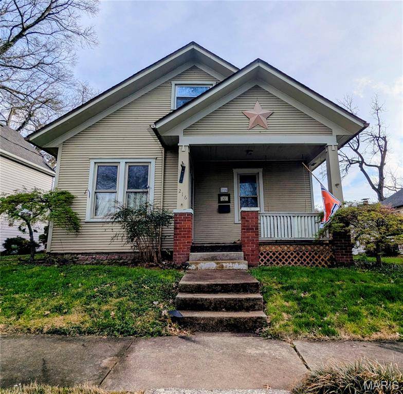 216 W Center ST, Lebanon, IL 62254