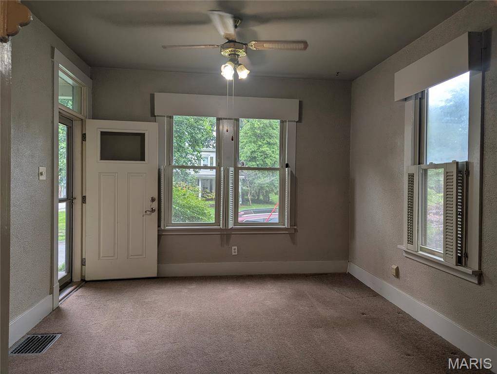 216 W Center ST, Lebanon, IL 62254