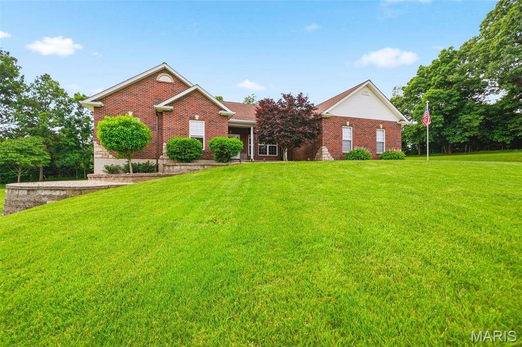 20 Valley Ridge CT, Hawk Point, MO 63349