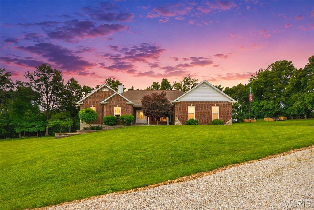 20 Valley Ridge CT, Hawk Point, MO 63349