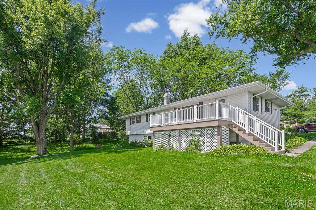 8320 Hilltop DR, Lebanon, IL 62254