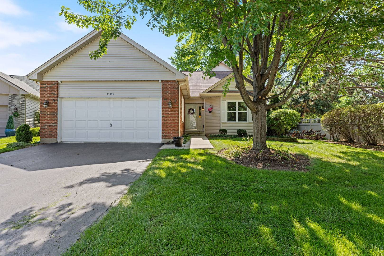 21000 W Hazelnut LN, Plainfield, IL 60544